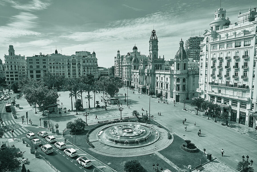 València ha aconseguit un delicat equilibri entre sostenibilitat i creixement, i no ho ha fet per casualitat, sinó com a resultat d’un compromís decidit de tota la ciutadania, de l'administració i del sector empresarial, que hem abraçat este repte com una oportunitat per demostrar que la sostenibilitat és també motor de progrés. Des de la CEV creiem que les empreses som agents de canvi en la transició cap a una economia verda, per això hem liderat iniciatives que vinculen el sector empresarial amb els objectius de sostenibilitat de la ciutat.